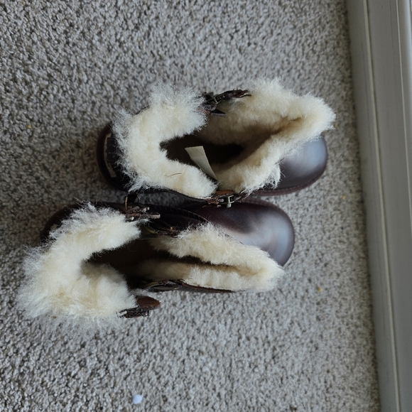 UGG Mini Double Zip Chocolate Leather - Picture 4 of 8